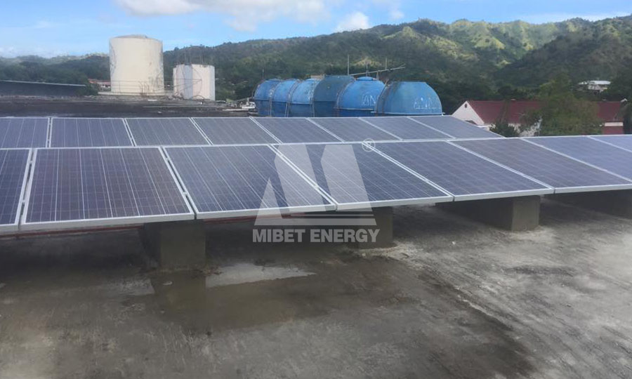 sistema di montaggio del pannello solare nelle Filippine