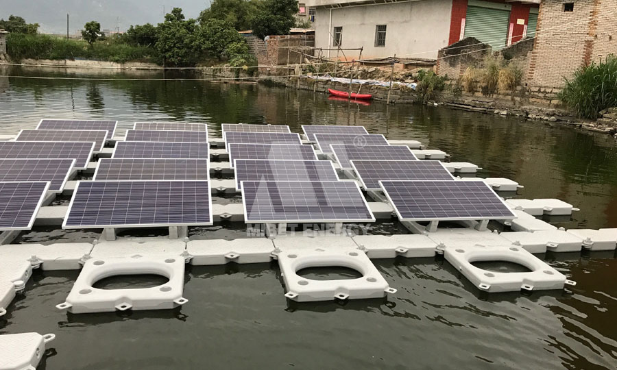 sistema solare galleggiante in Cina