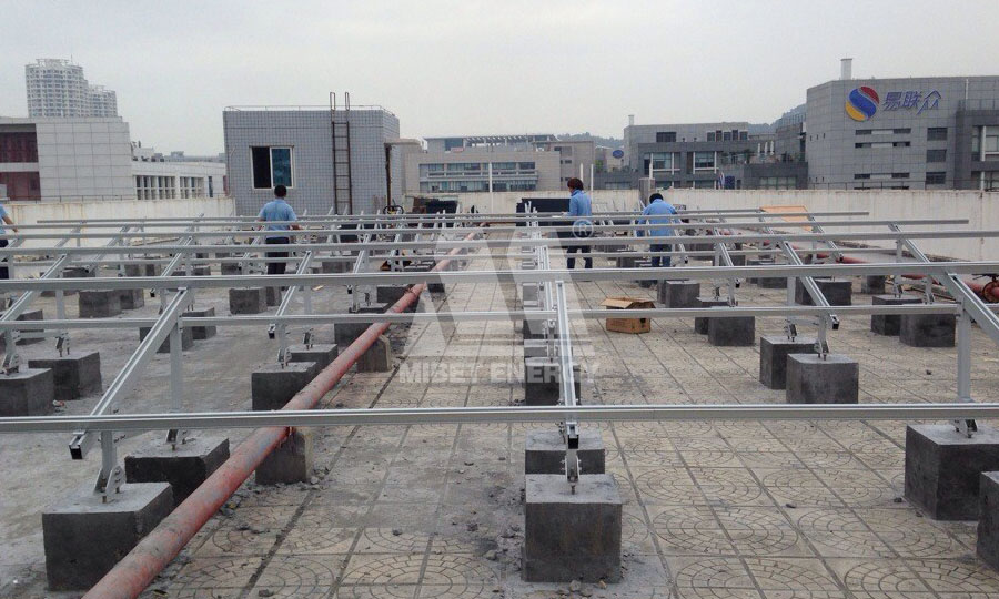 montaggio del tetto del pannello solare in Cina